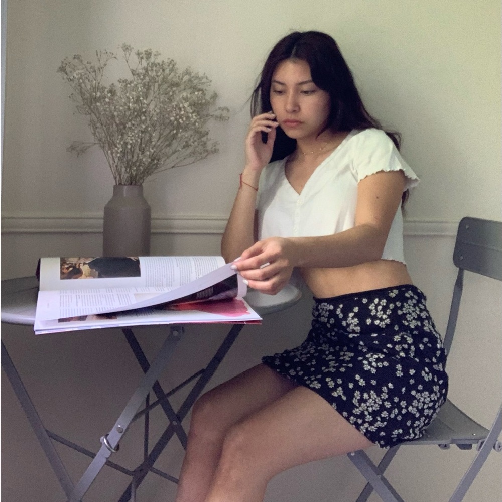 Daisy mini skirt with slit